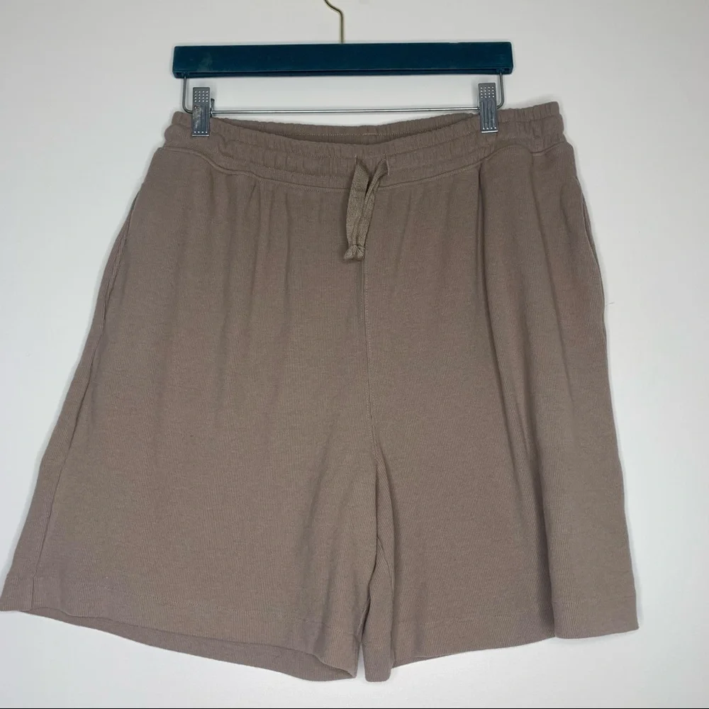 H&M brown ribbed pull up loose shorts Large - Picture 7 of 12